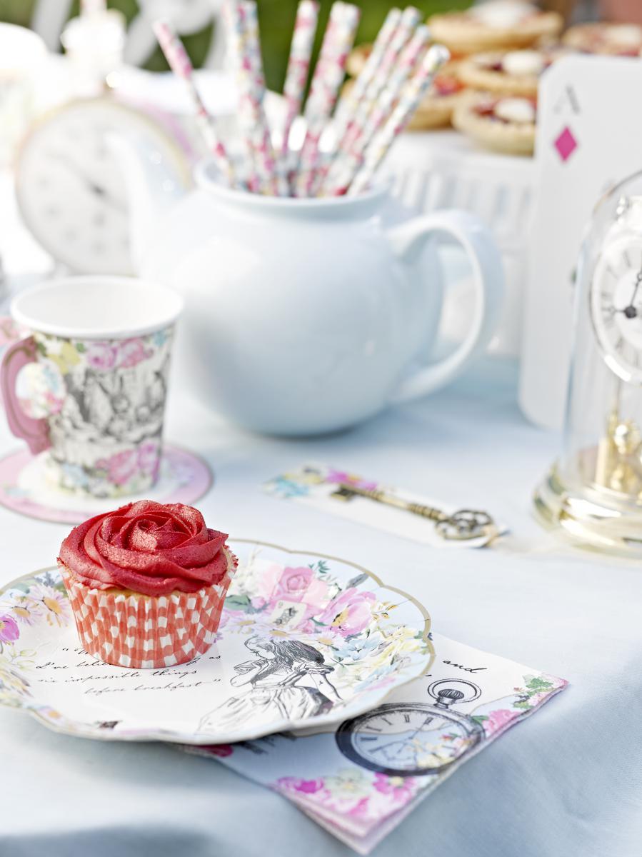 Bezauberndes Party-Geschirr - mit den lieblichen Tee-Tassen der Alice im Wunderland Deko-Serie wird die Festtafel zum Tea Party Erlebnis