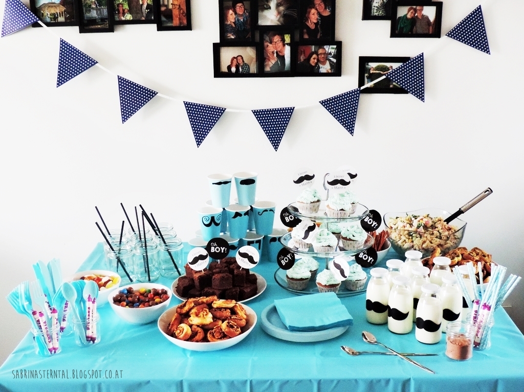 Babyparty Sweet Table mit Moustache-Motto
