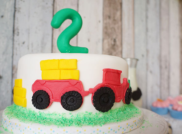Traktor-Geburtstagstorte mit Fondant