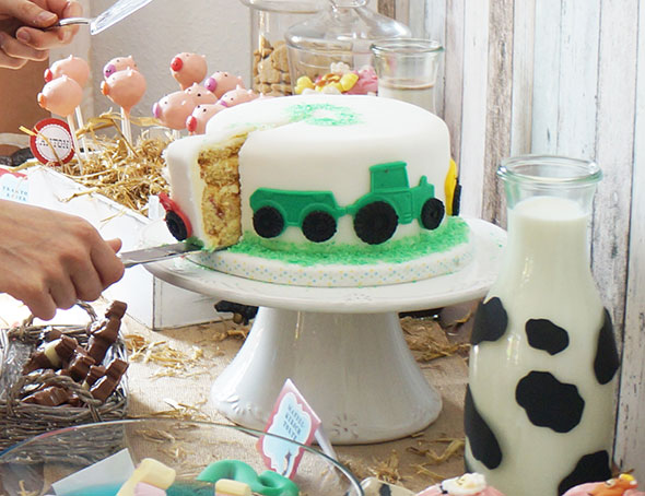 Bauernhof-Sweet Table mit Traktor-Torte
