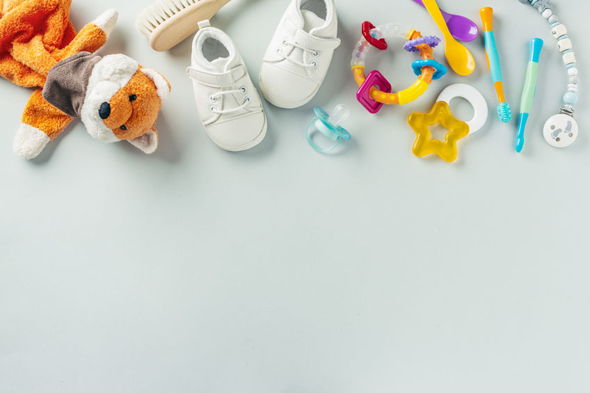 Binde nützliches Baby-Zubehör in deine Babyparty-Spiele mit ein(c) designed by Valeria Aksakova on Freepic