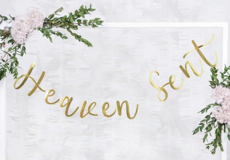 Dekorier deine Taufe mit goldener Heaven-Sent-Girlande